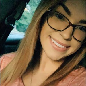 Meet your Posher, Courtney